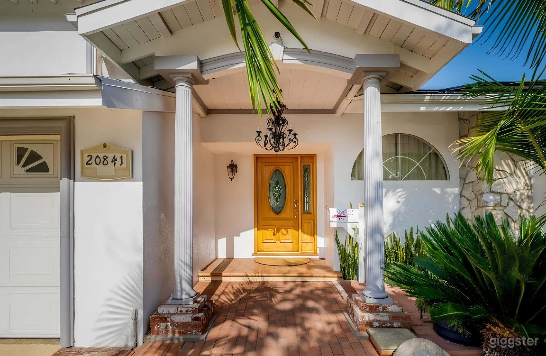 Beautiful 4BR Winnetka Home Photo 4