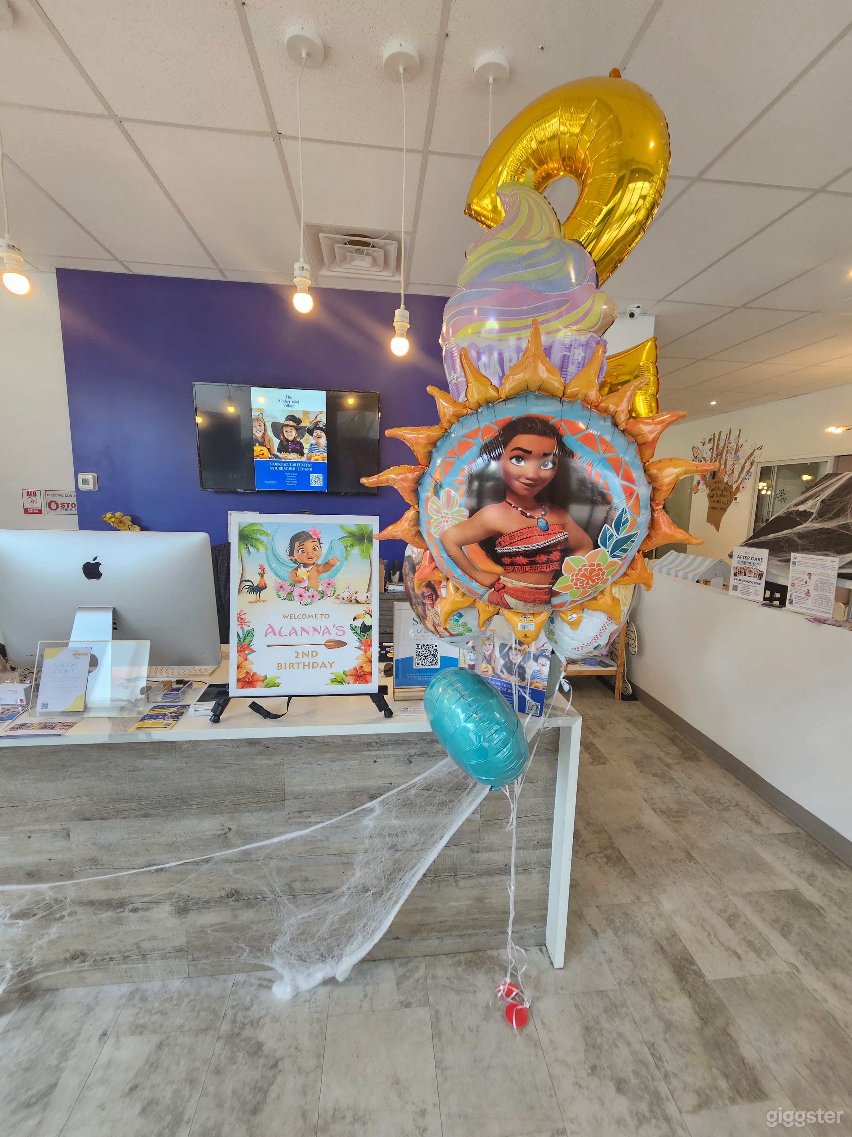 Versatile 350 sq ft Room for Parties, Workshops, & Classes Photo 3