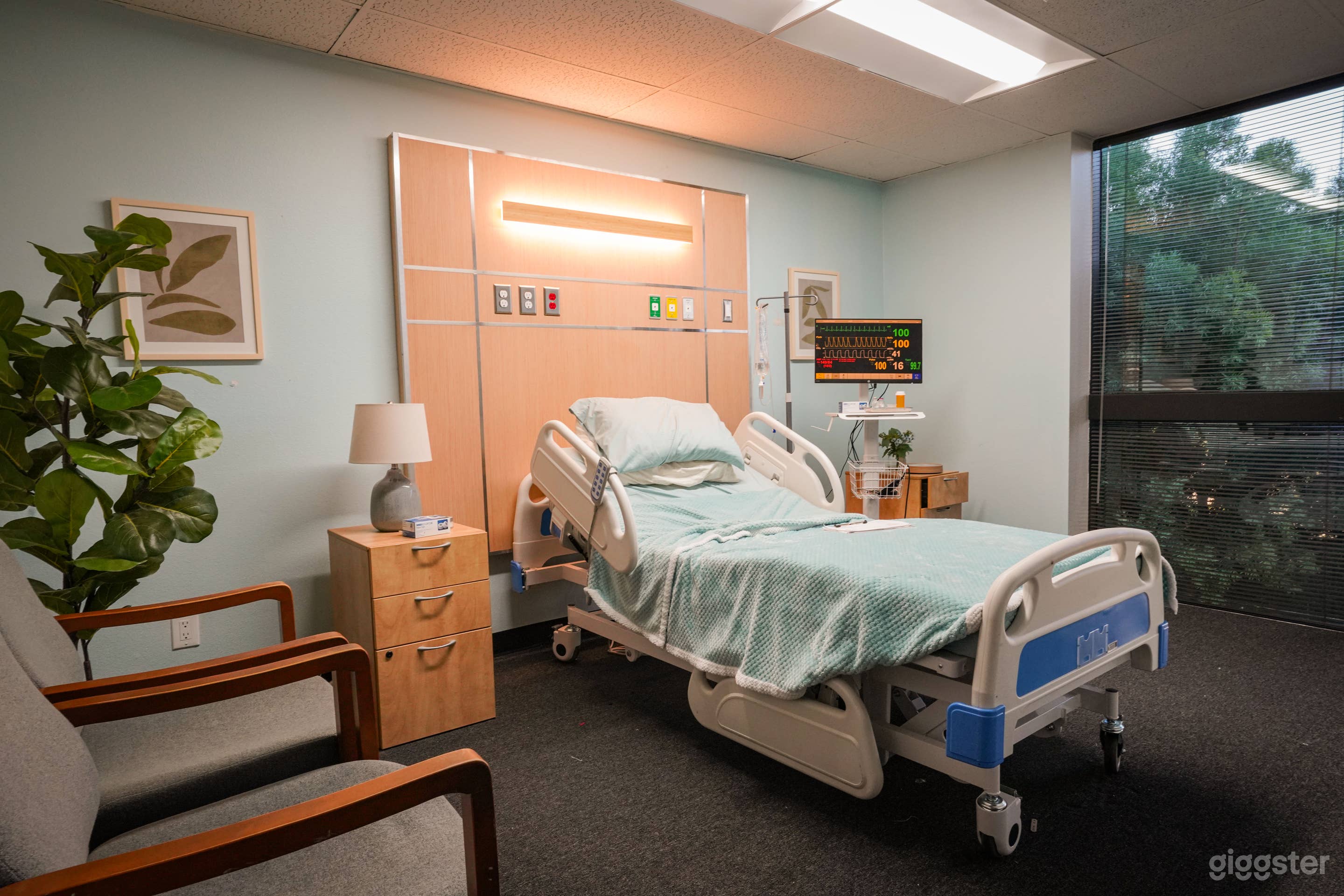 Hospital Room With Window View near DTLA 60+ Parking Photo 1