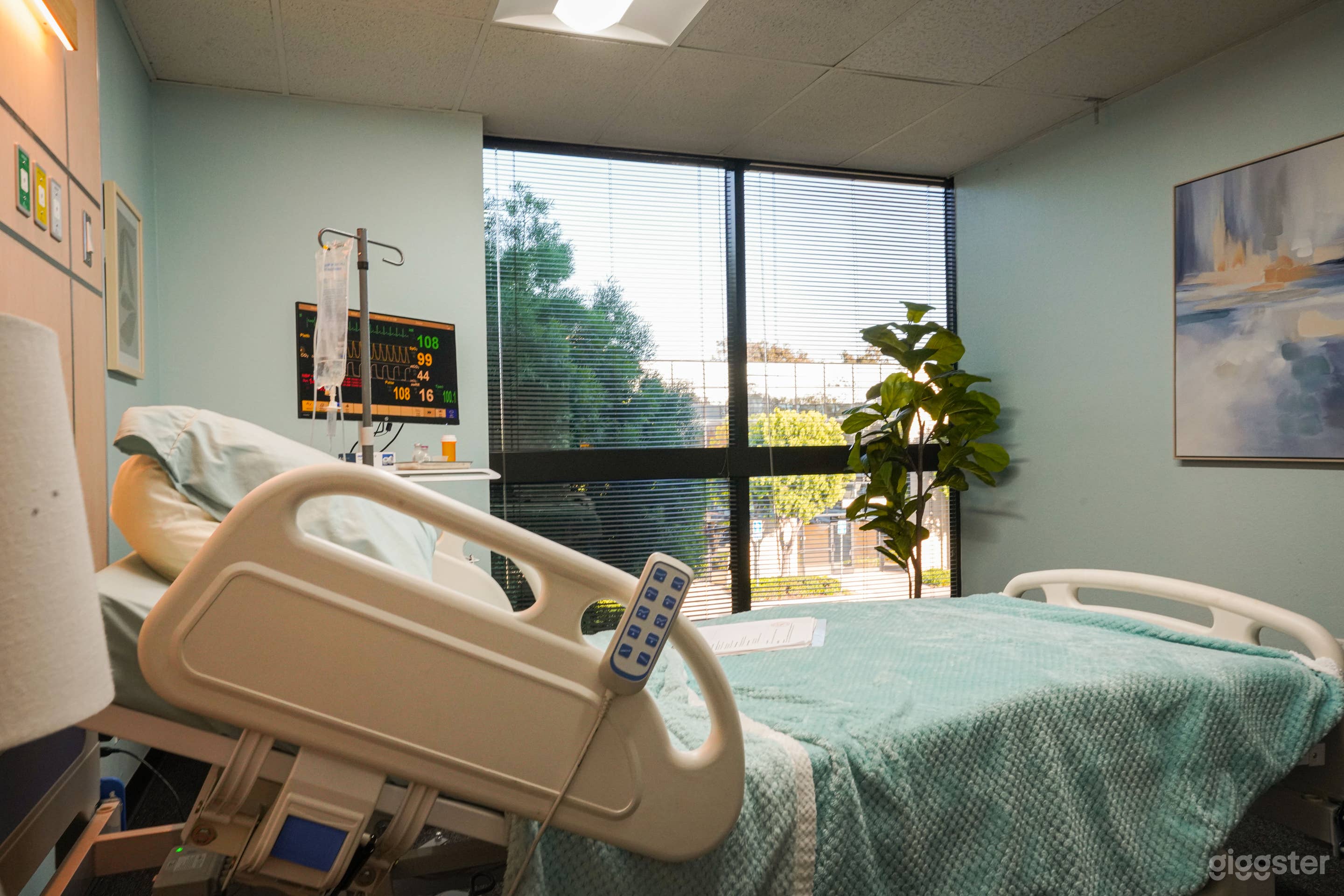 Hospital Room With Window View near DTLA 60+ Parking Photo 3