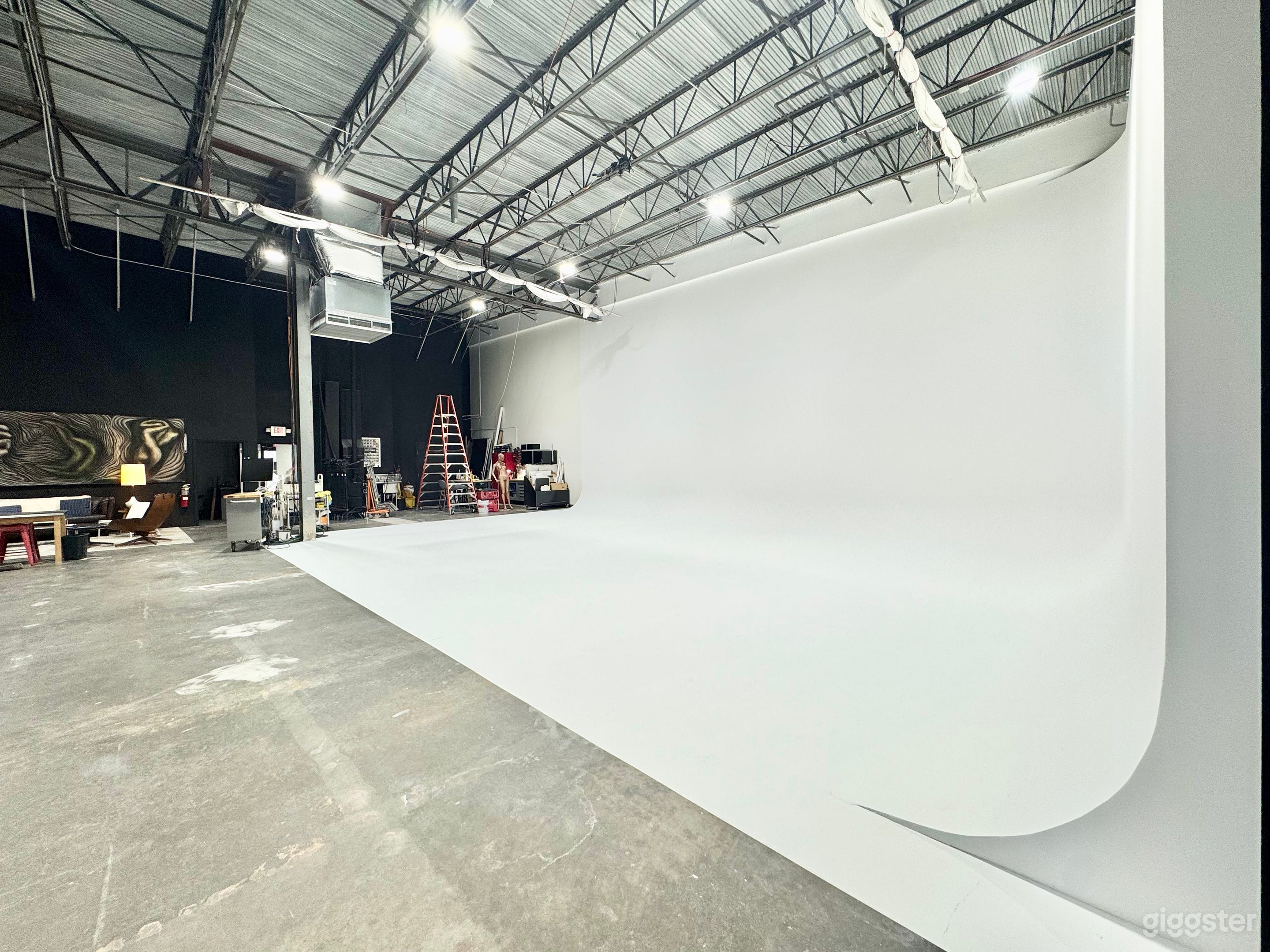 Large Production Studio- Form + Function Photo 2