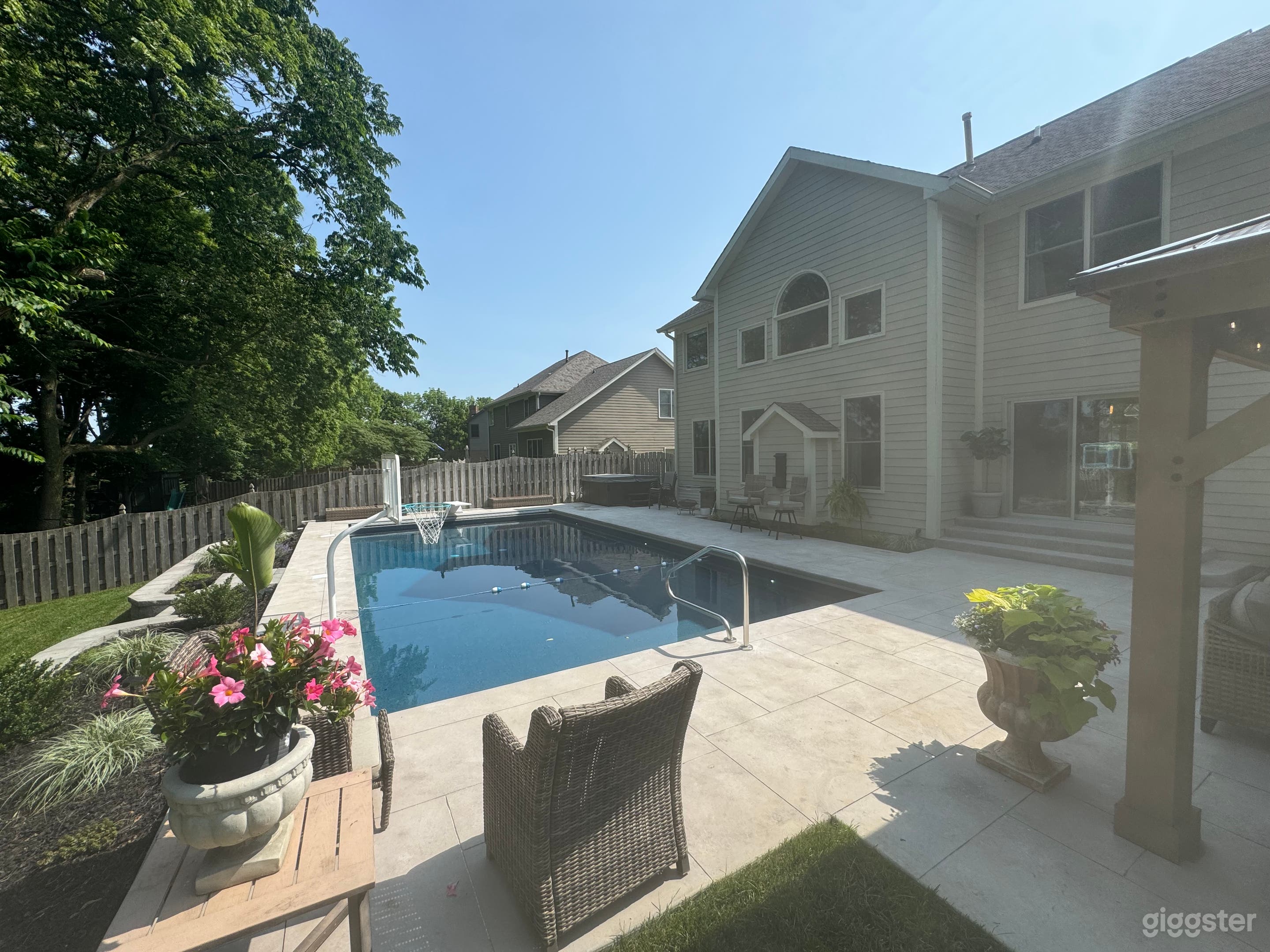 Private Pool with Spa, Patio &amp; Fireplace Photo 2