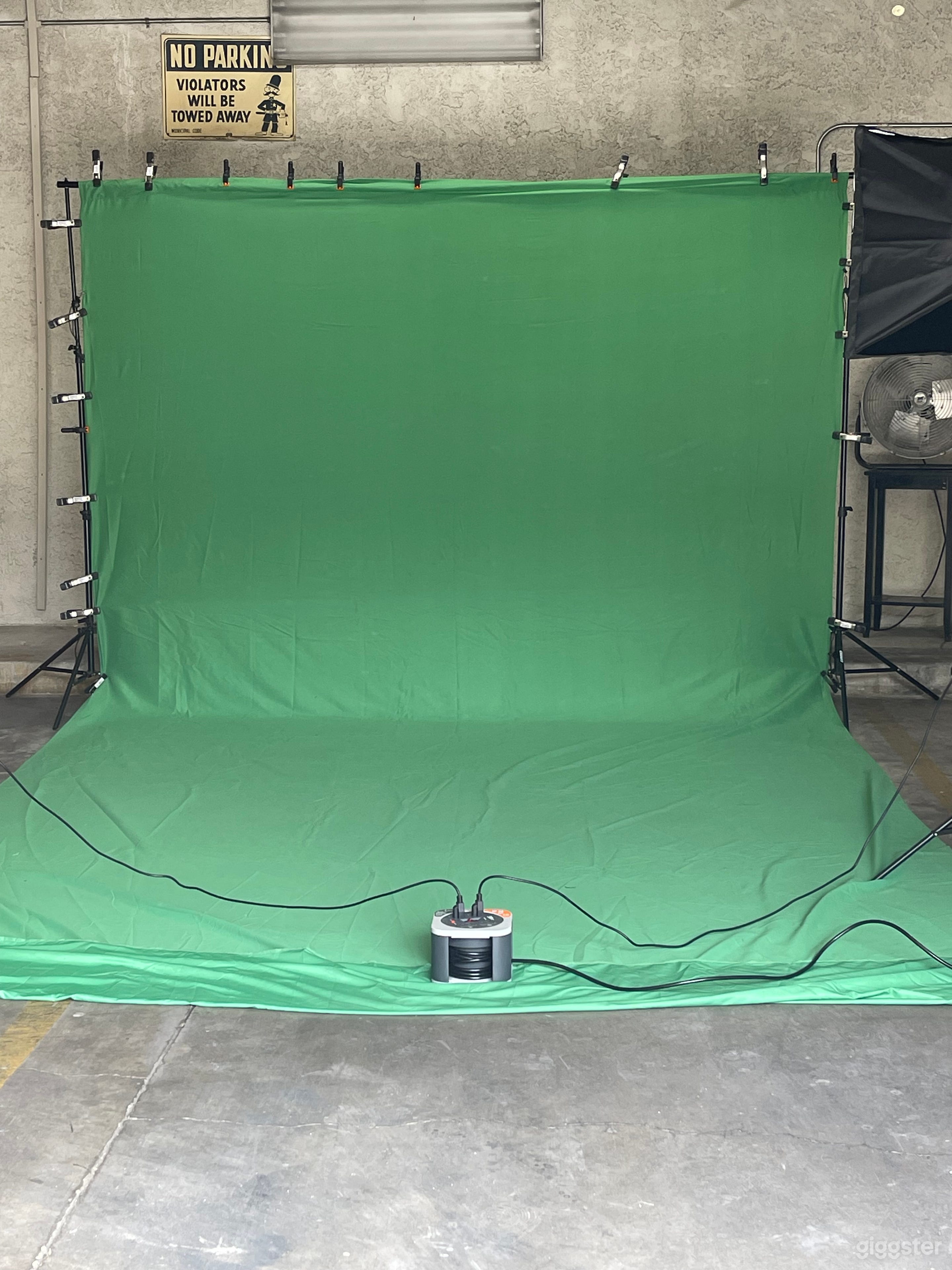 Green Studio in North Hollywood Photo 1