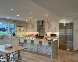  Modern, stylish suburban home w/beautiful kitchen! 