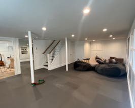  Modern, stylish suburban home w/beautiful kitchen! 