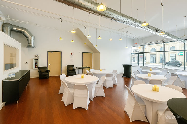  Modern Space for Meetings, Mixers & More 