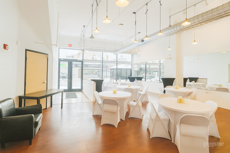  Modern Space for Meetings, Mixers & More 