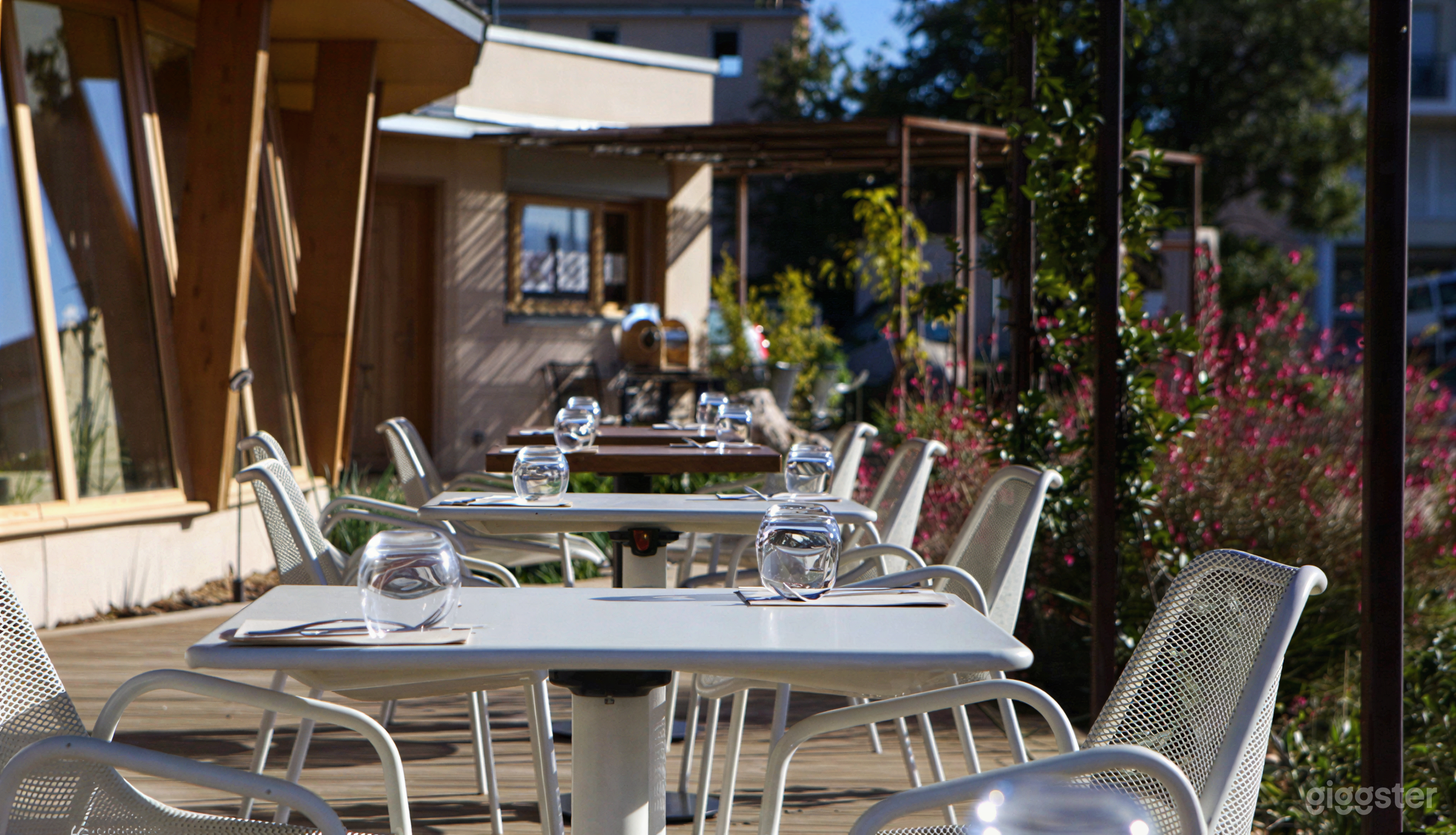 Photo de Patio Jardin Moderne avec Vue Panoramique et Terrasse 3