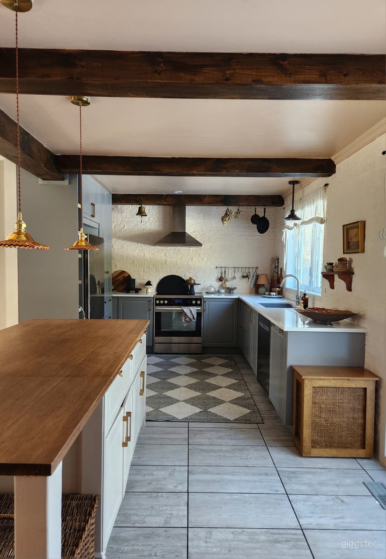  Kitchen - Main Floor 