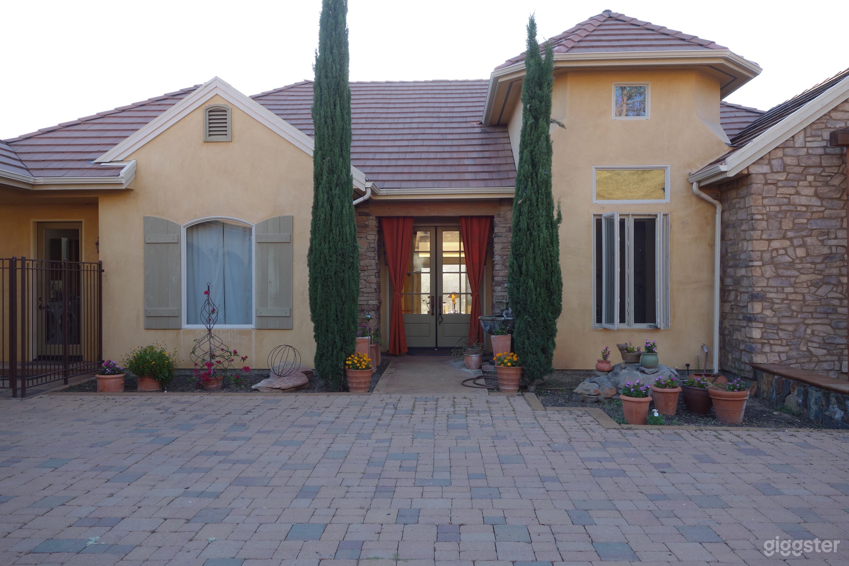 Front of house; cobblestone motor court
