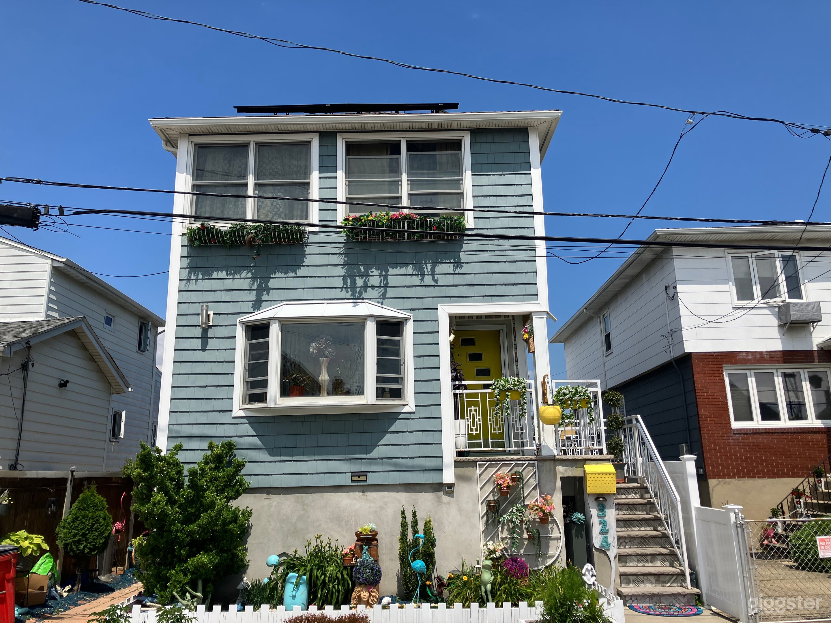 Colorful Bay House Photo 1