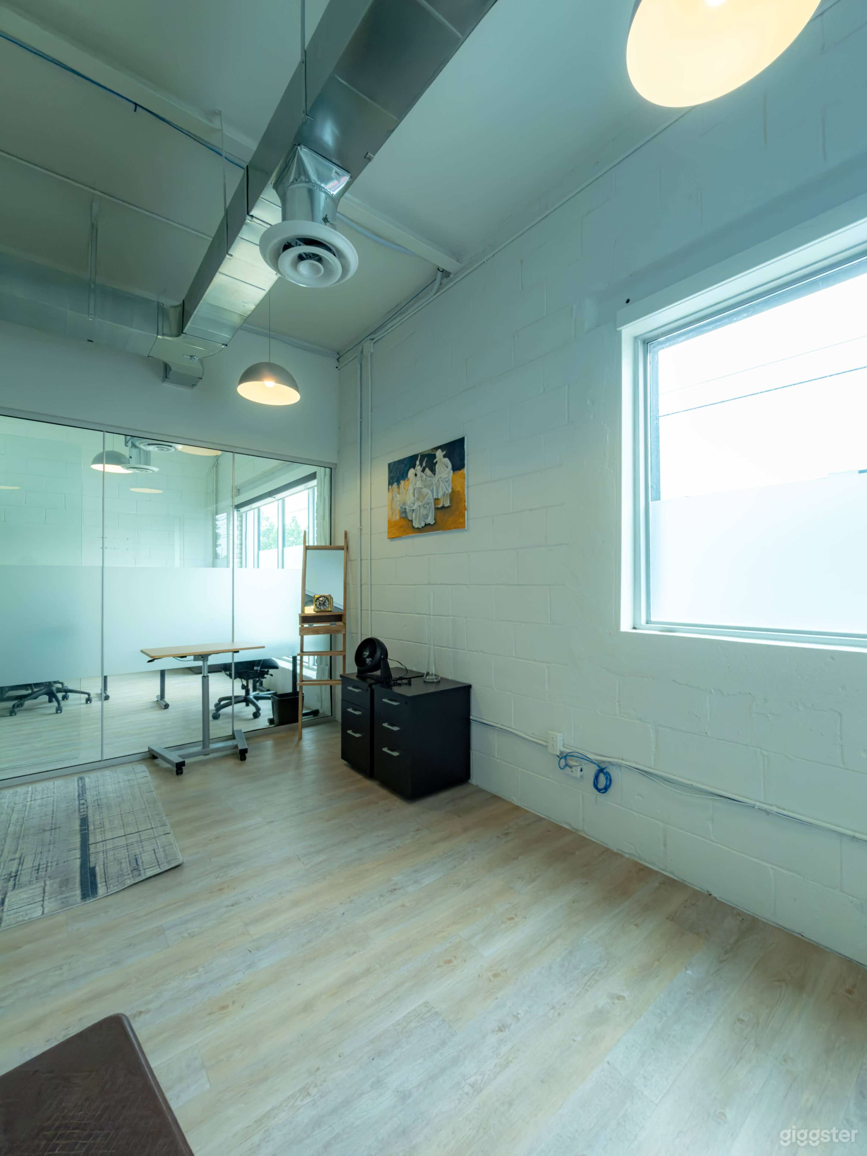 5-Person Office With Window Photo 3