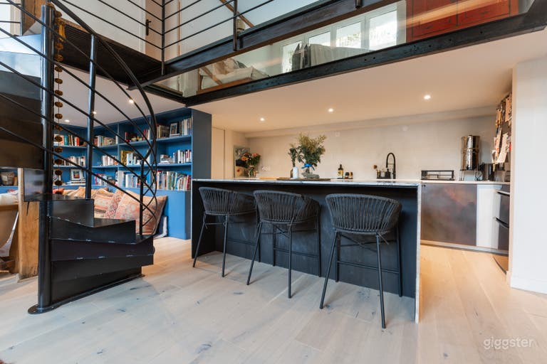  Bright & well-decorated Parisian loft 