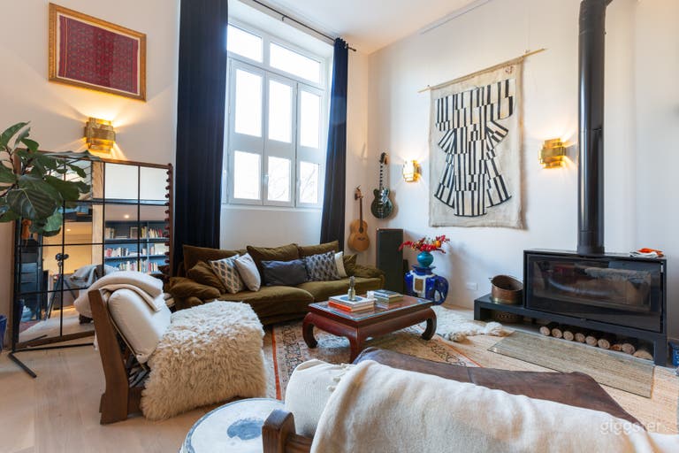  Bright & well-decorated Parisian loft 