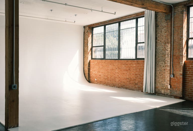  Natural Light Studio near downtown Dallas 