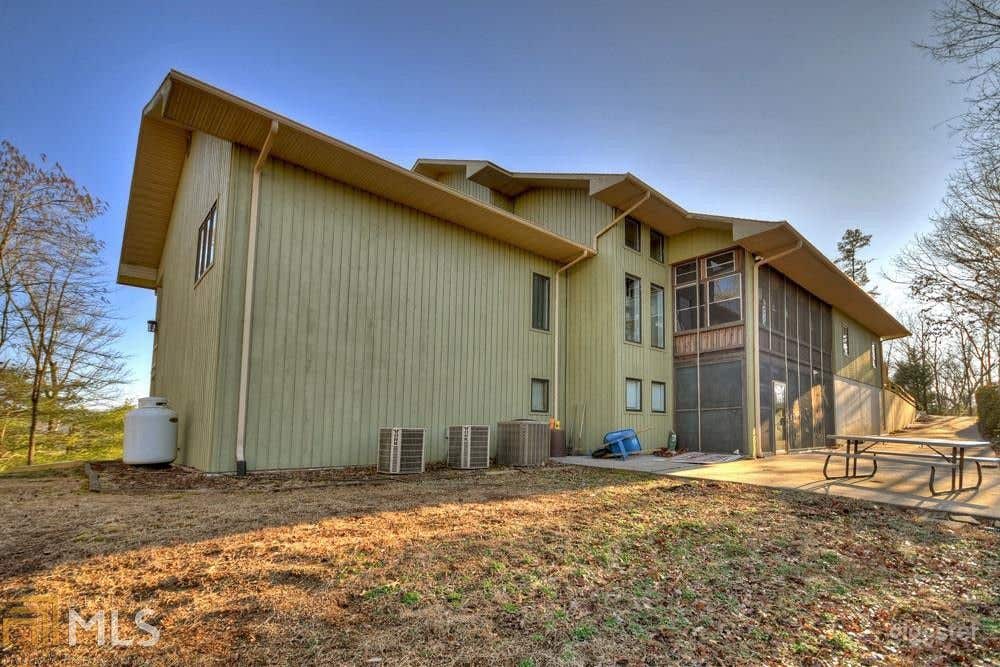 Large, Beautiful home with Amazing Mountain Views Photo 2