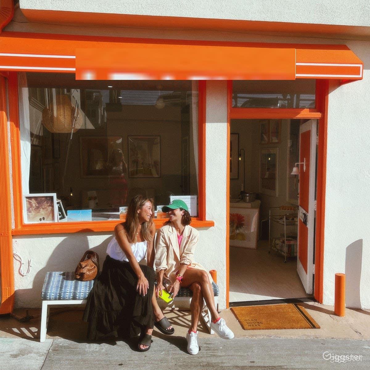 Cheerful &amp; Charming Art Gallery at the Beach Photo 4