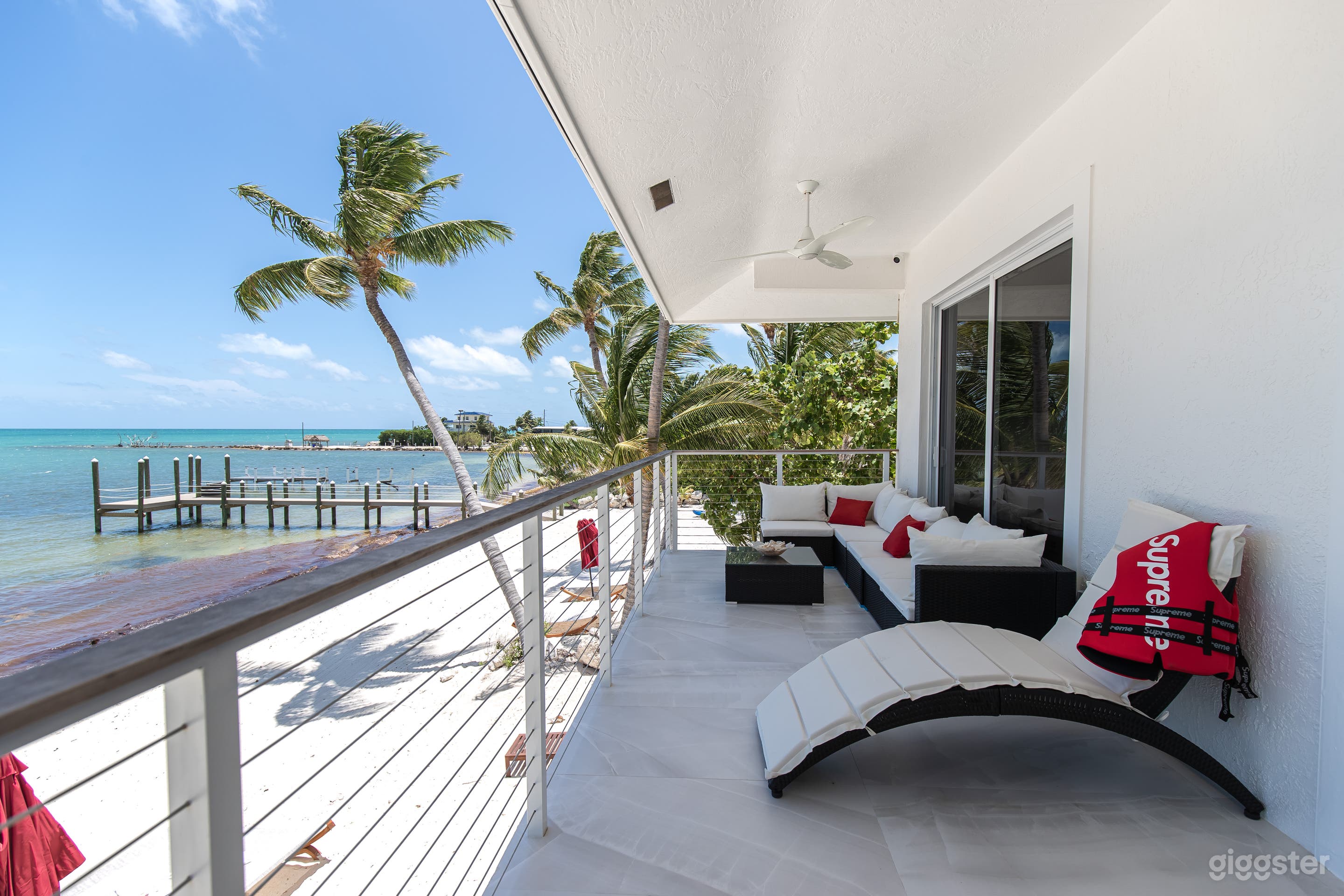 Oceanfront estate 4 bedrooms over 4k sqft ++ Photo 4