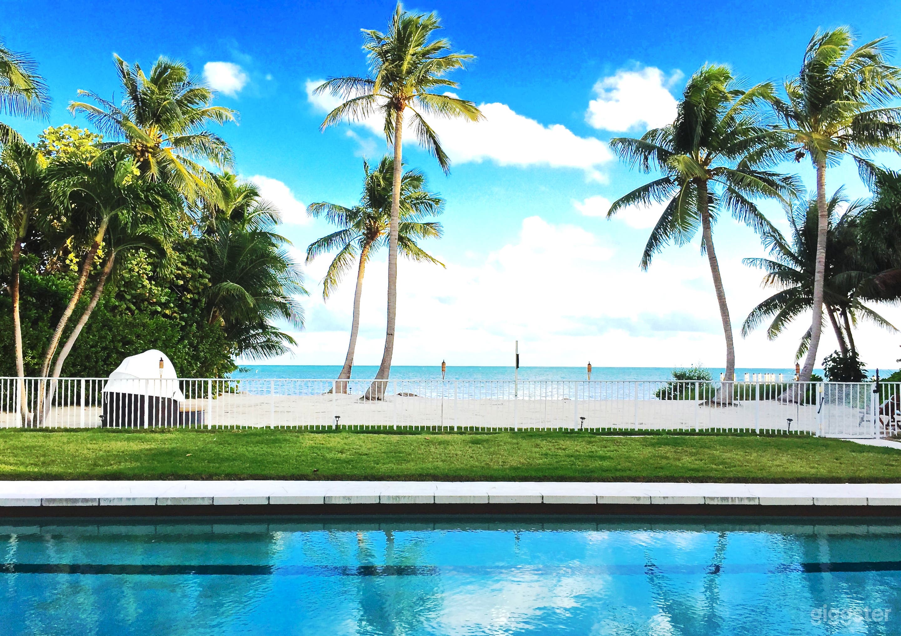 Oceanfront estate 4 bedrooms over 4k sqft ++ Photo 1