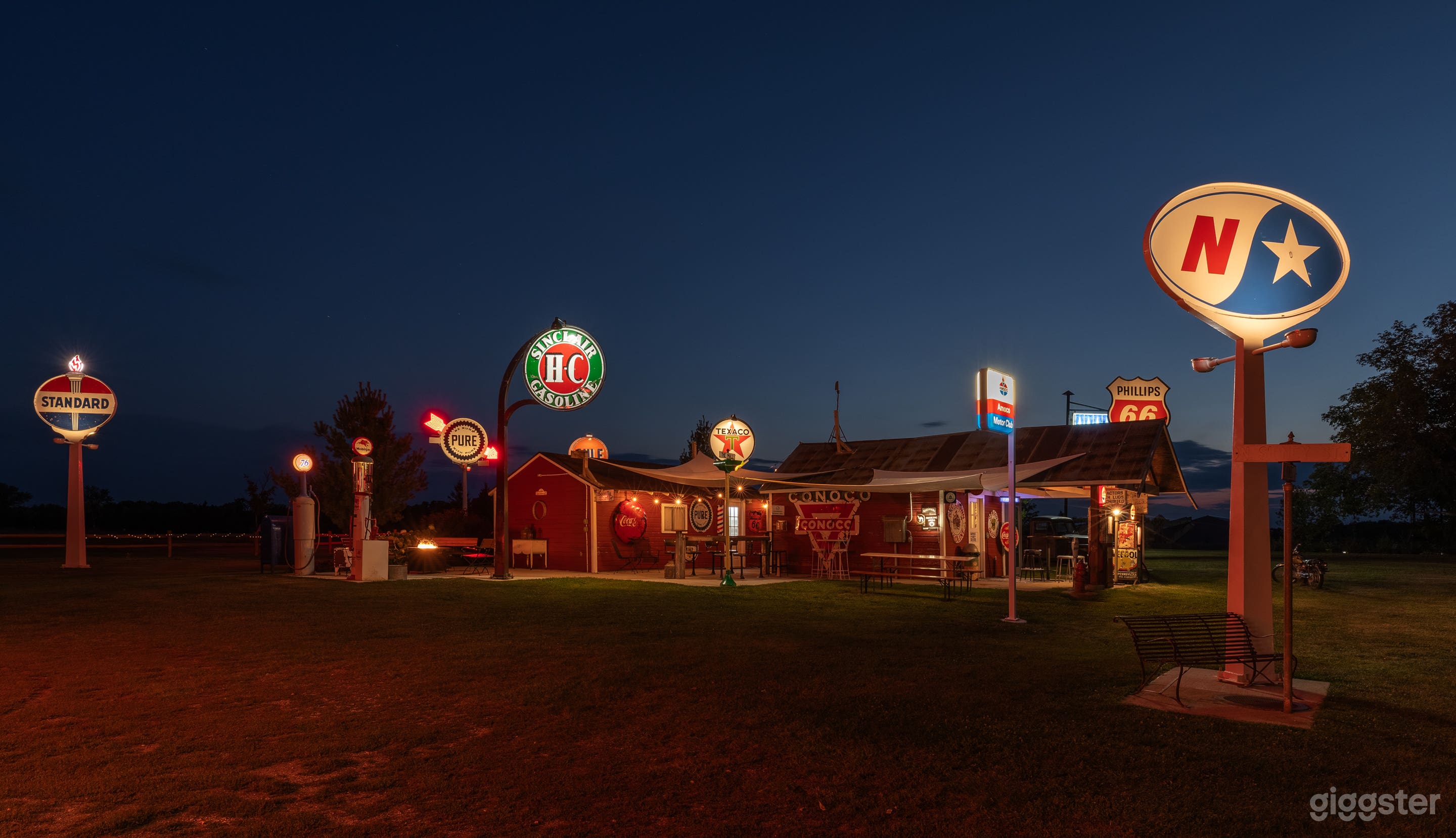 Adler Ranch, Alexandria MN Wedding Venue, Vintage light Collection. www.adlerranch.com
