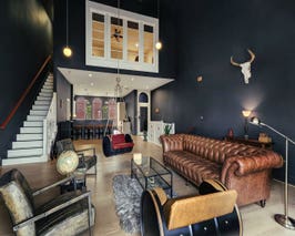  Gentleman's Lounge with Swing 