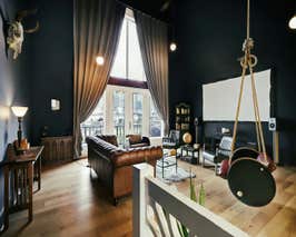  Gentleman's Lounge with Swing 