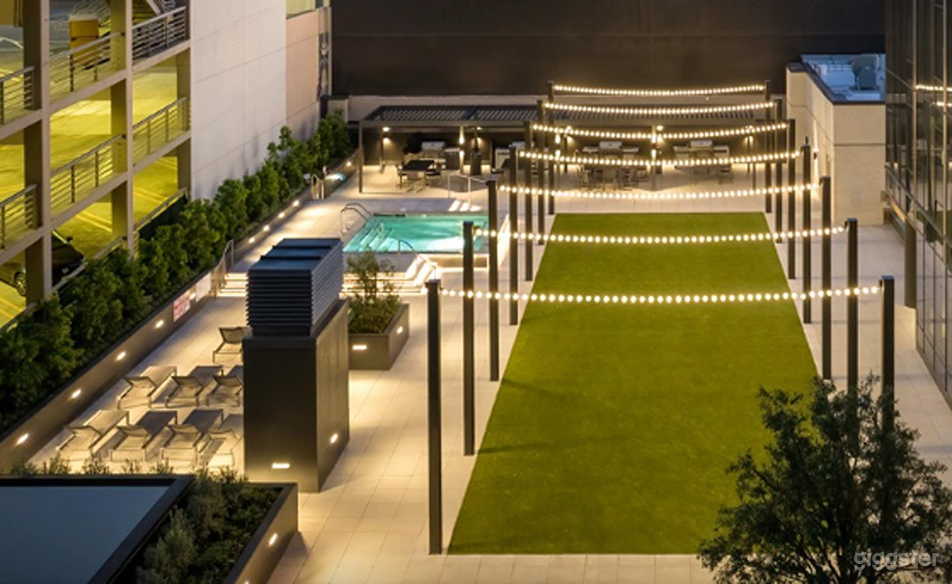 Modern &amp; Elegant Outdoor Private Pool Retreat Photo 3