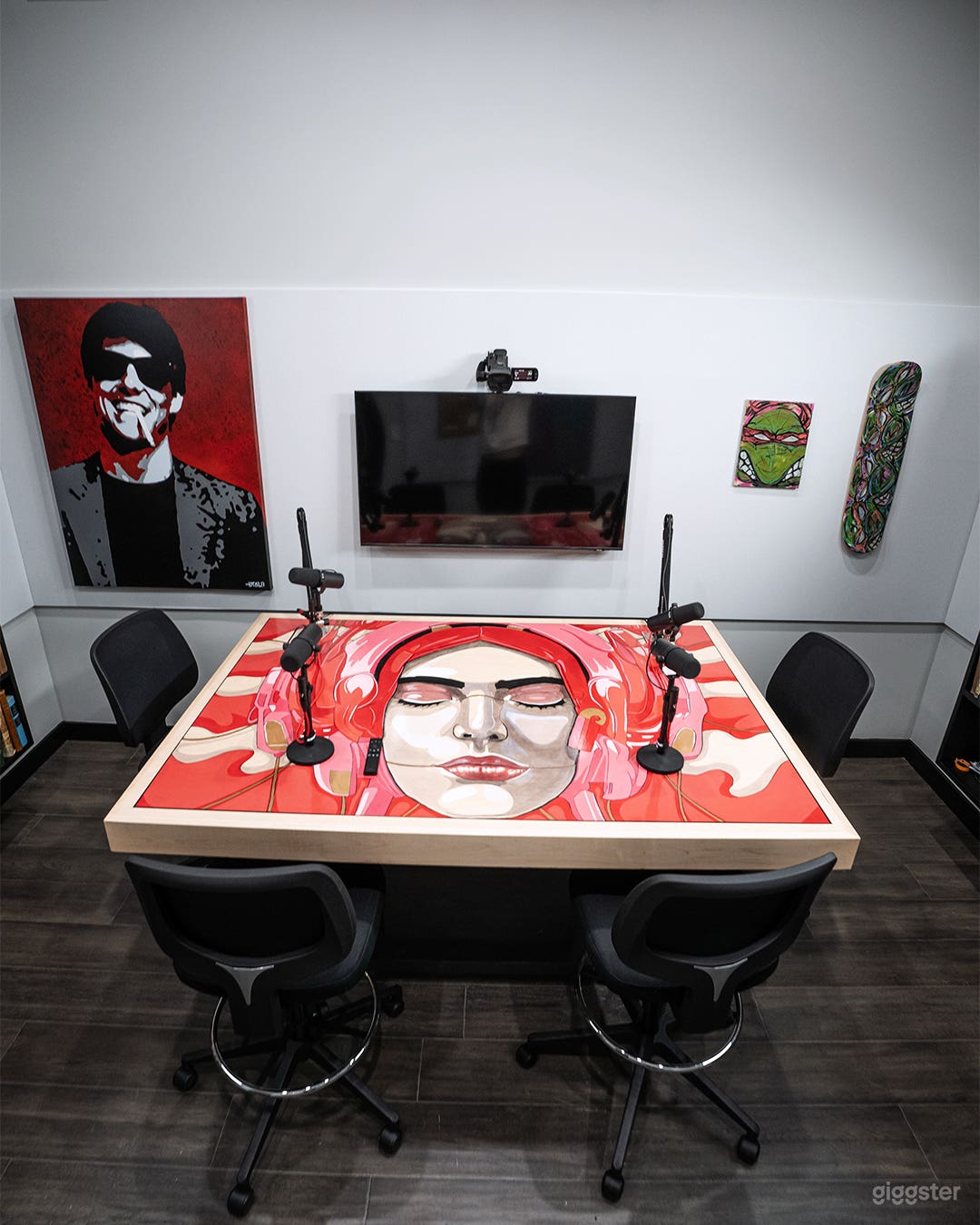 FULLY-EQUIPPED PODCAST STUDIO Photo 4