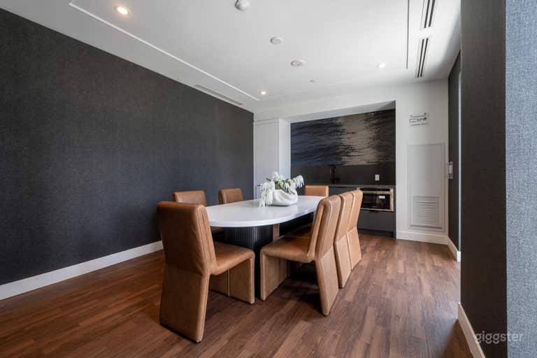  Corporate Meeting Suite W/Balcony 