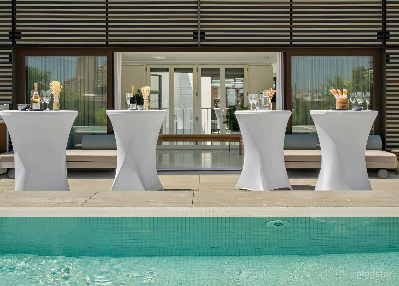 Piscina - Refreshing Rooftop Pool Photo 2