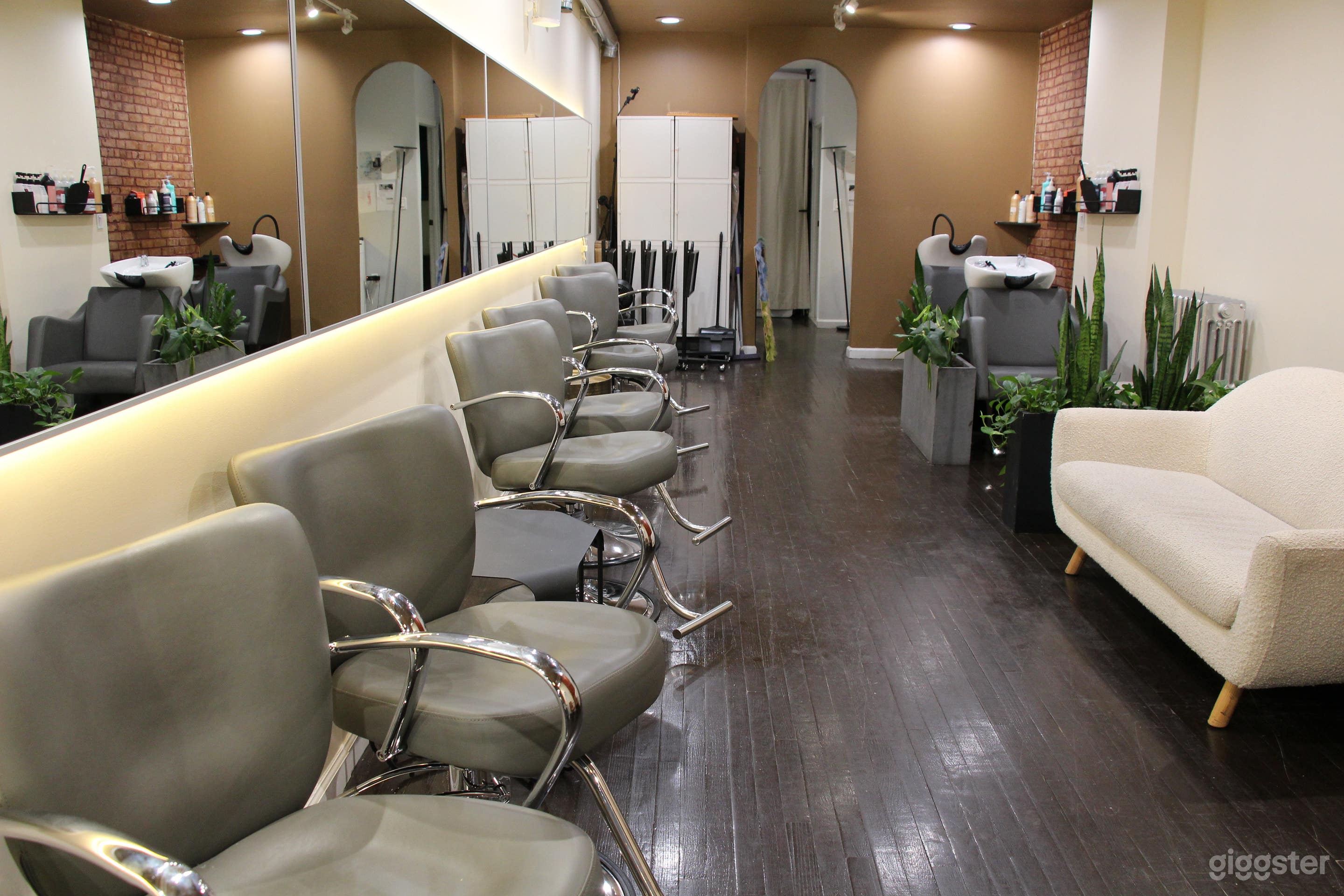 Bright, Open Concept Salon and Studio Space Photo 1