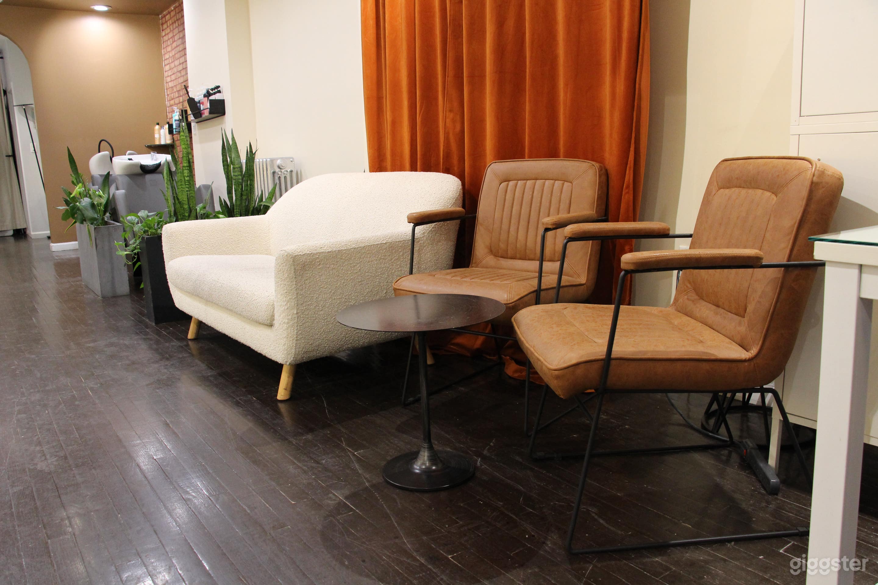 Bright, Open Concept Salon and Studio Space Photo 2