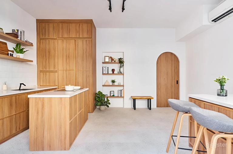  Inviting and Cozy Venue with Kitchen & Indoor Courtyard - Level 1 