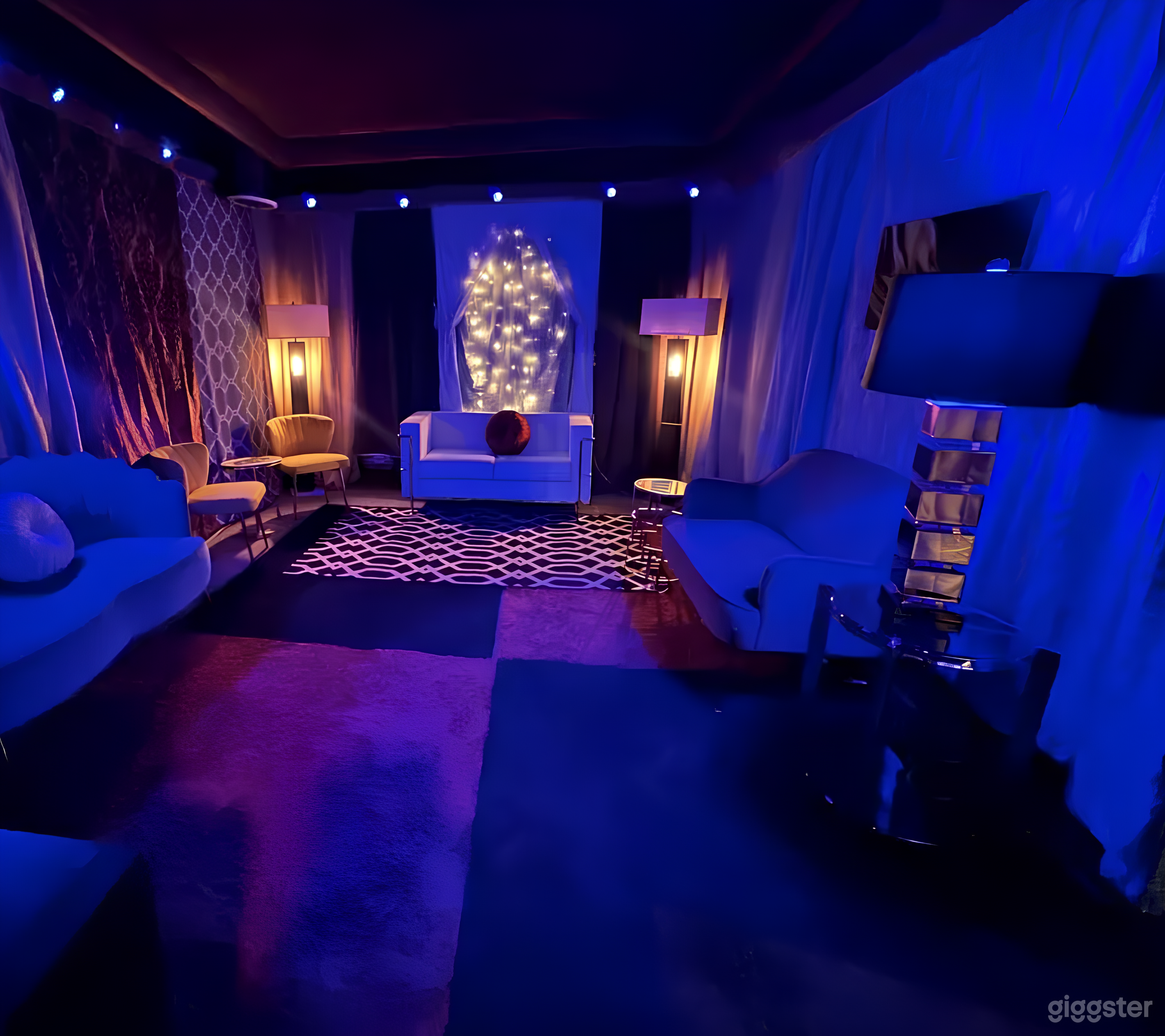 Karaoke Room Sits 9 Guests Photo 2