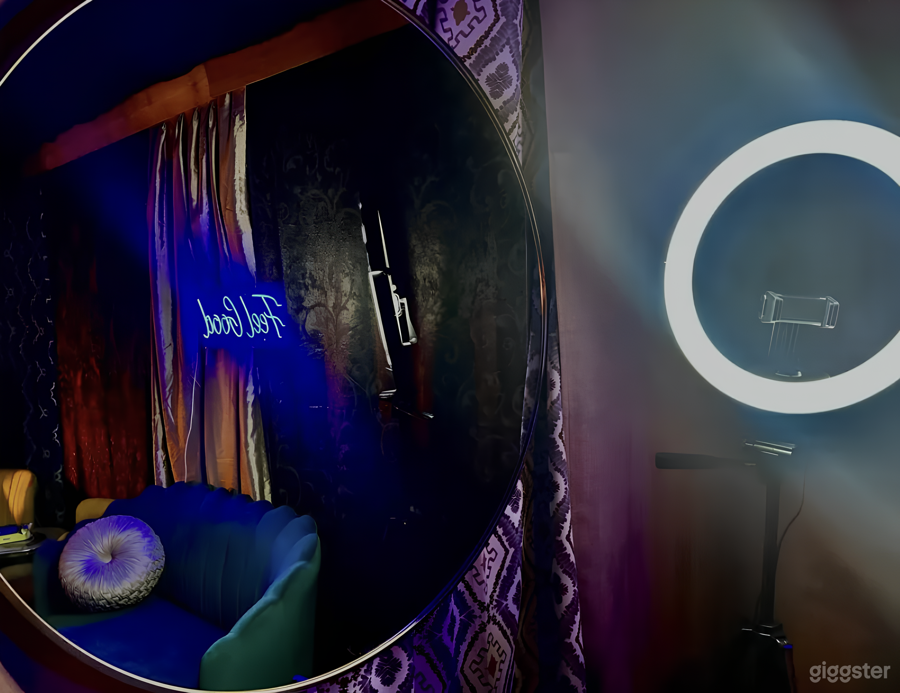 Karaoke Room Sits 9 Guests Photo 4