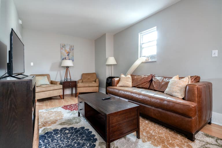  CONVENTION CENTER PET FRIENDLY HOME W/ FREE PARKING 