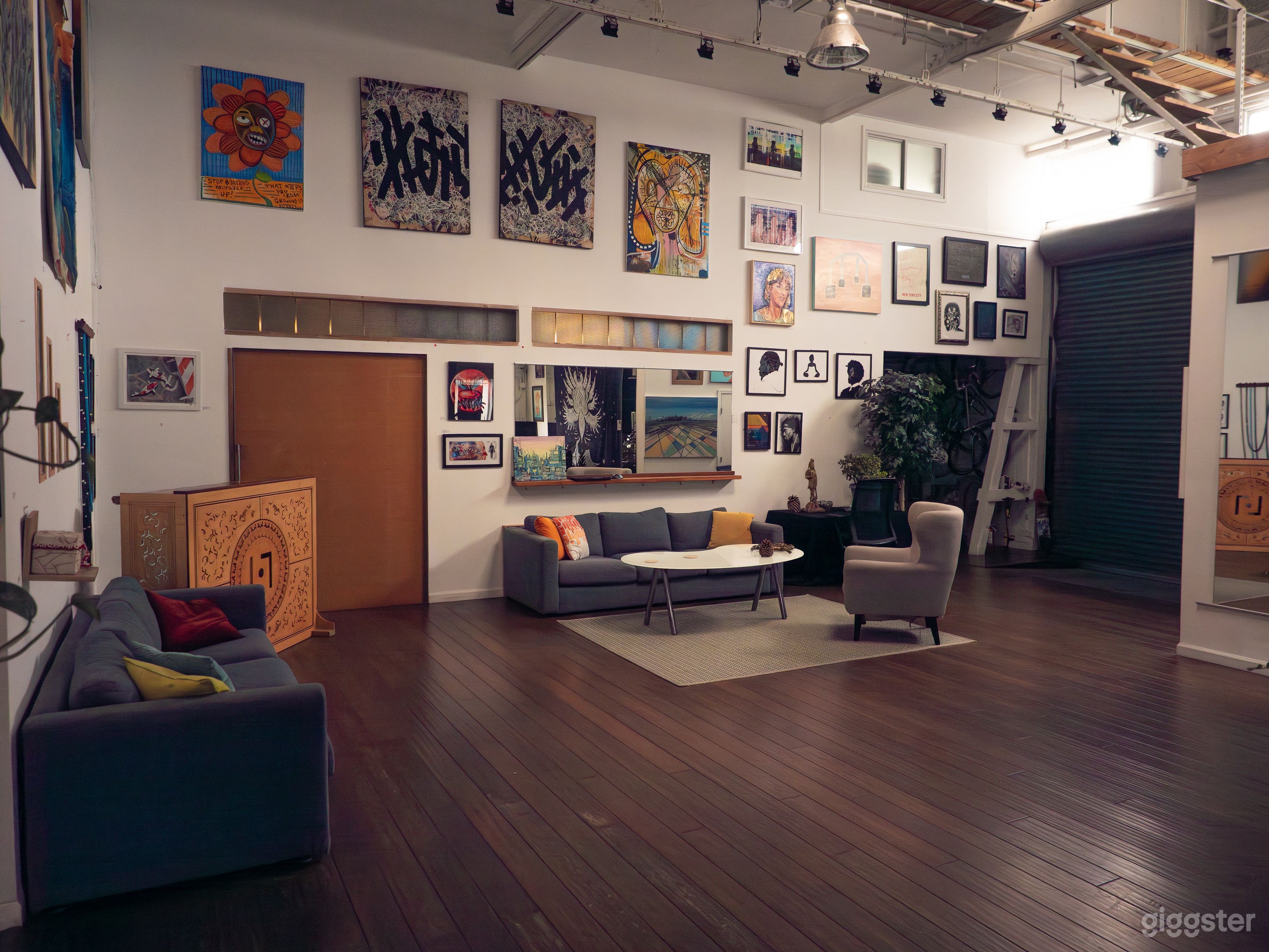 Fully functional decorative bar in the left of this shot