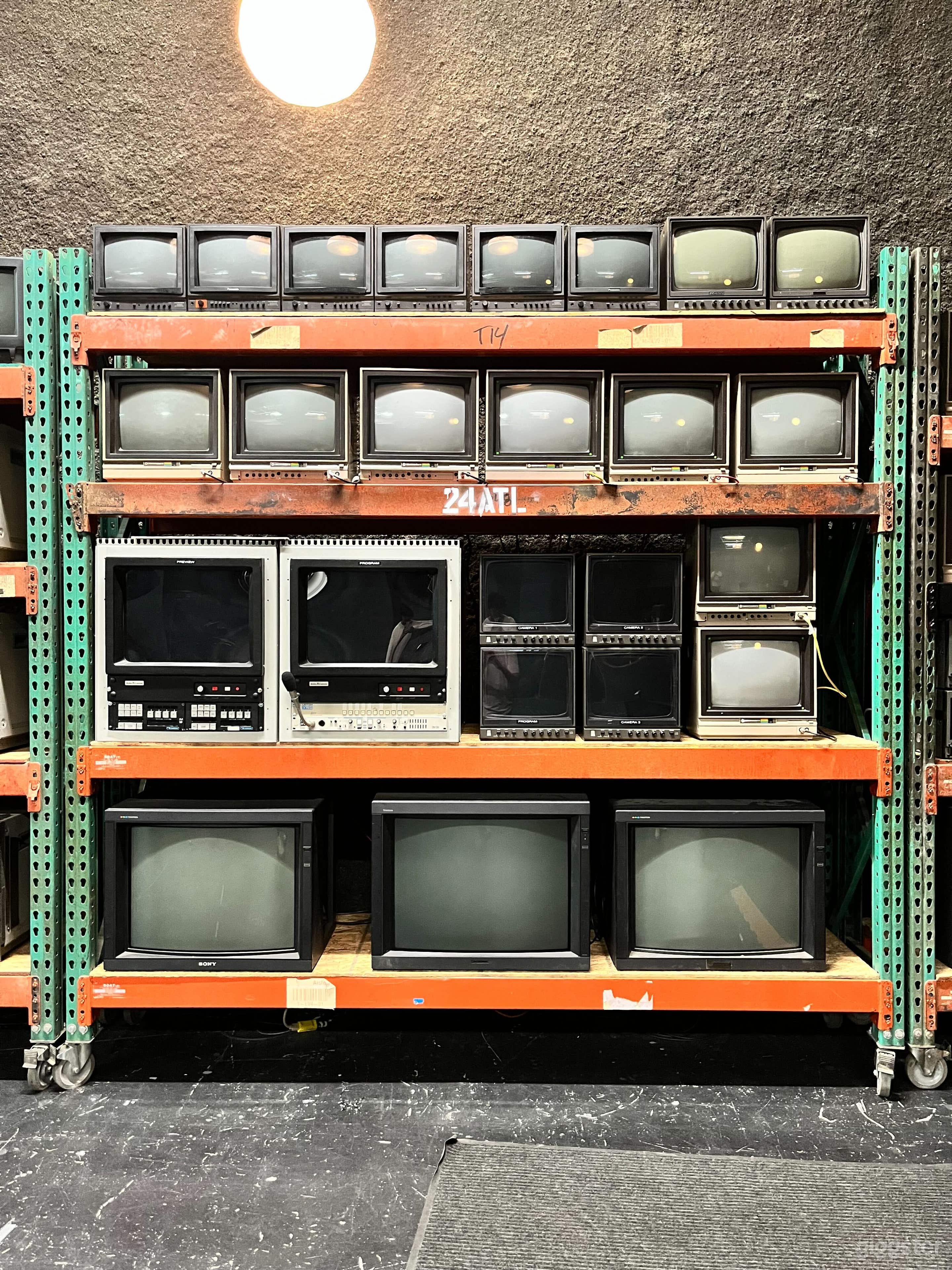 Vintage TV Wall Photo 3