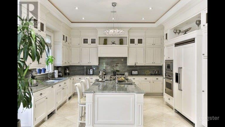  Open Space High Ceiling Bright House 