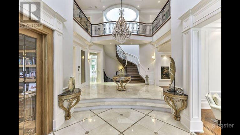  Open Space High Ceiling Bright House 