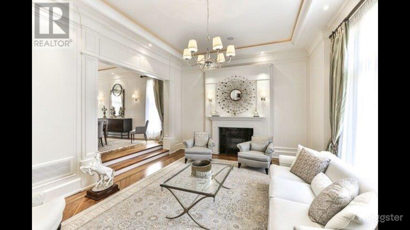 Open Space High Ceiling Bright House Photo 2