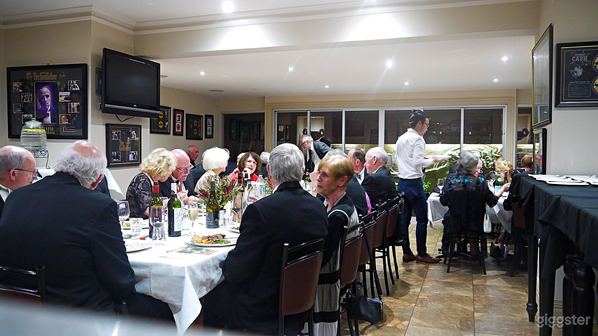 Entire Café Photo 4