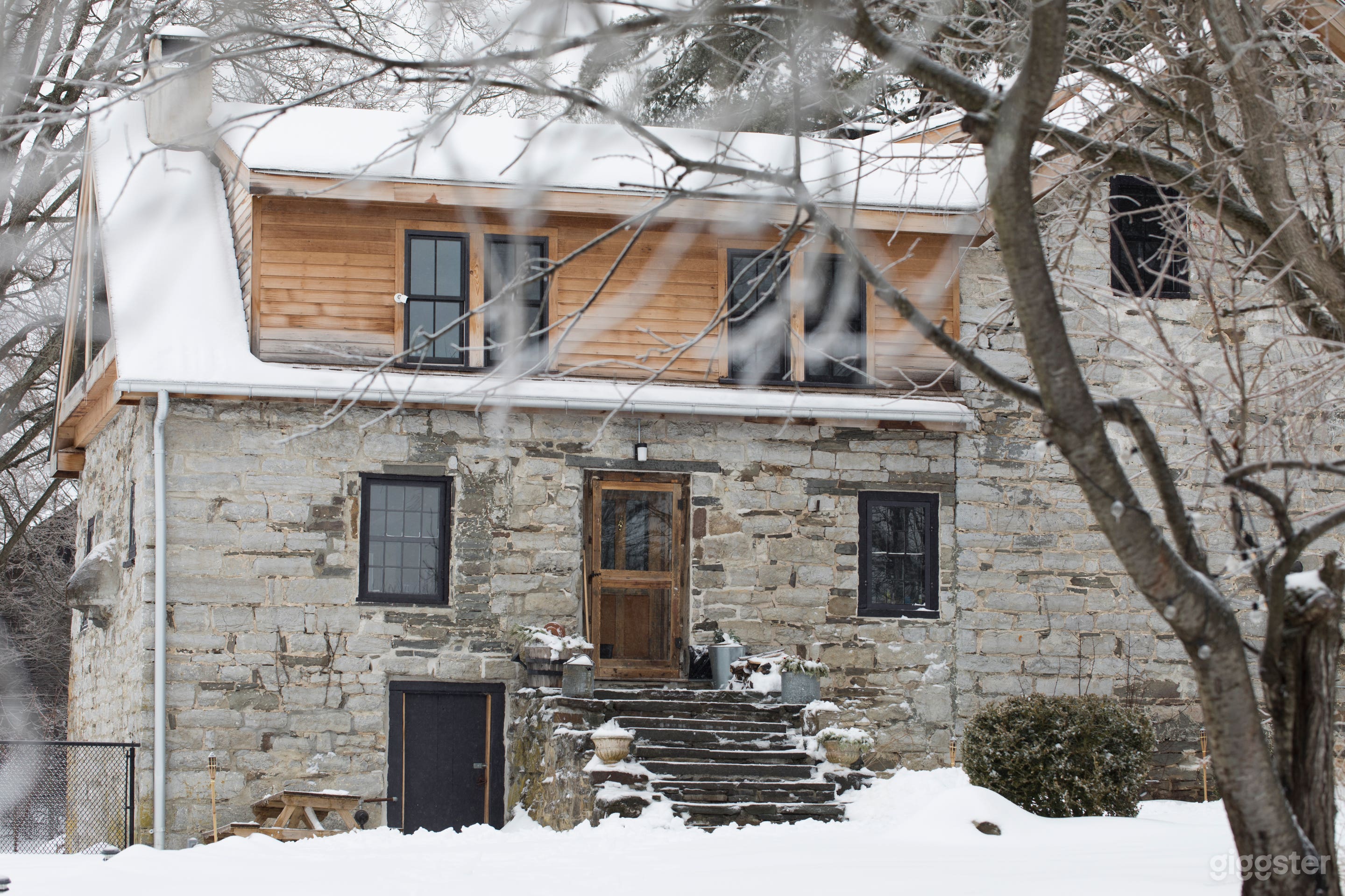 Bucolic stone farmhouse with pool: Location 5128 Photo 2