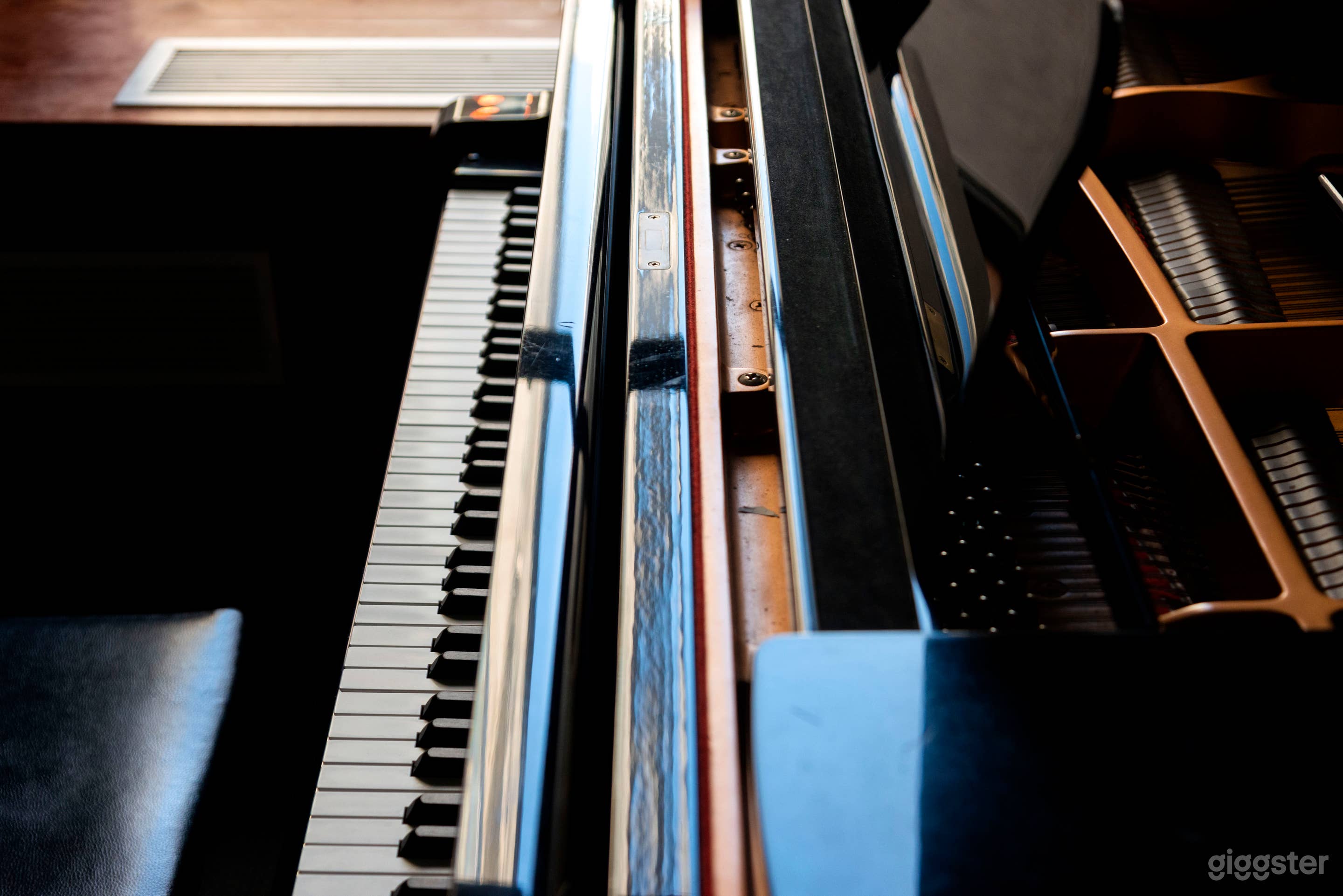 Sunlit Grand Piano Room - Hourly Bookings! Photo 2
