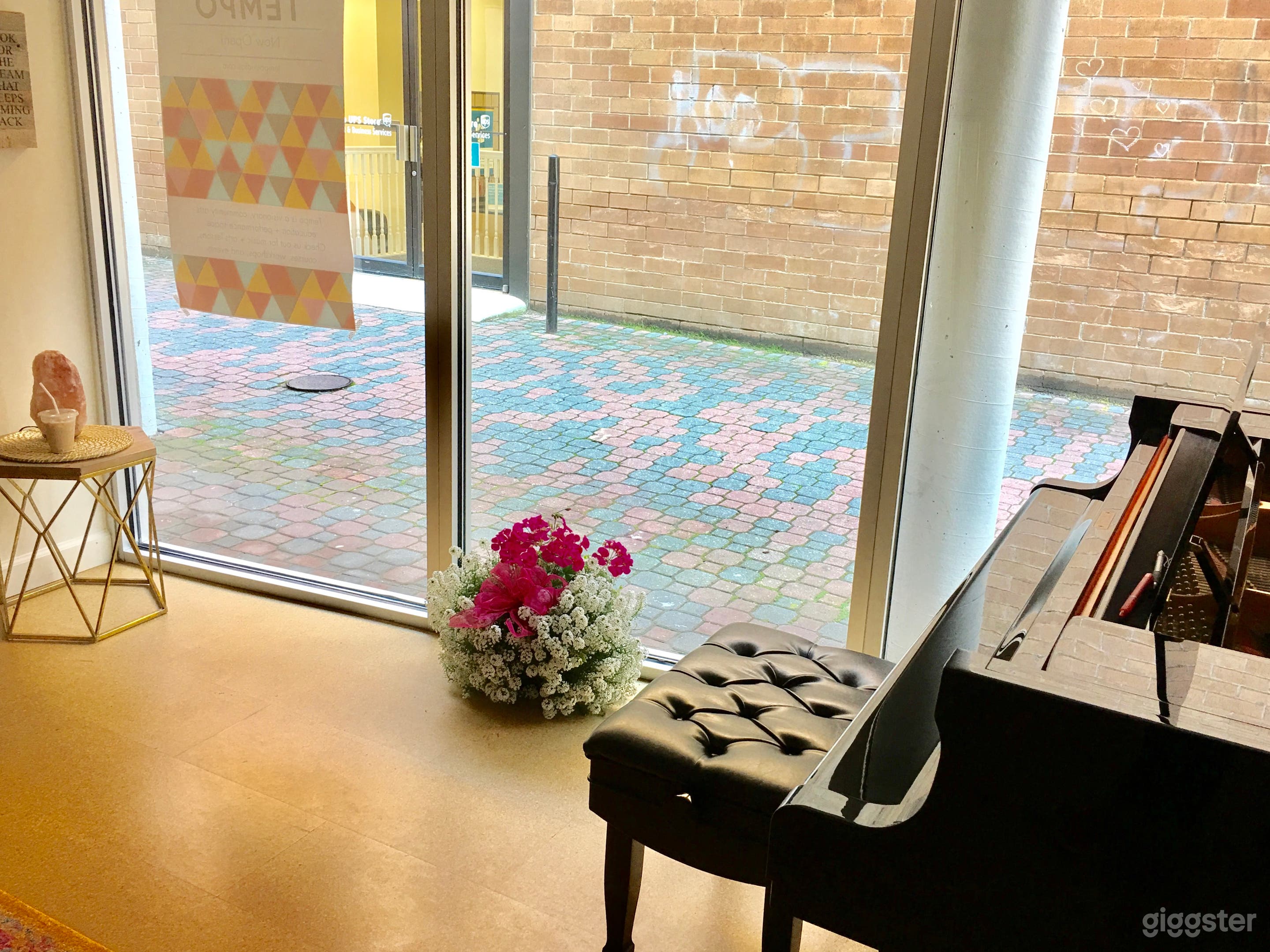 Unique Street Level Music Salon Photo 4