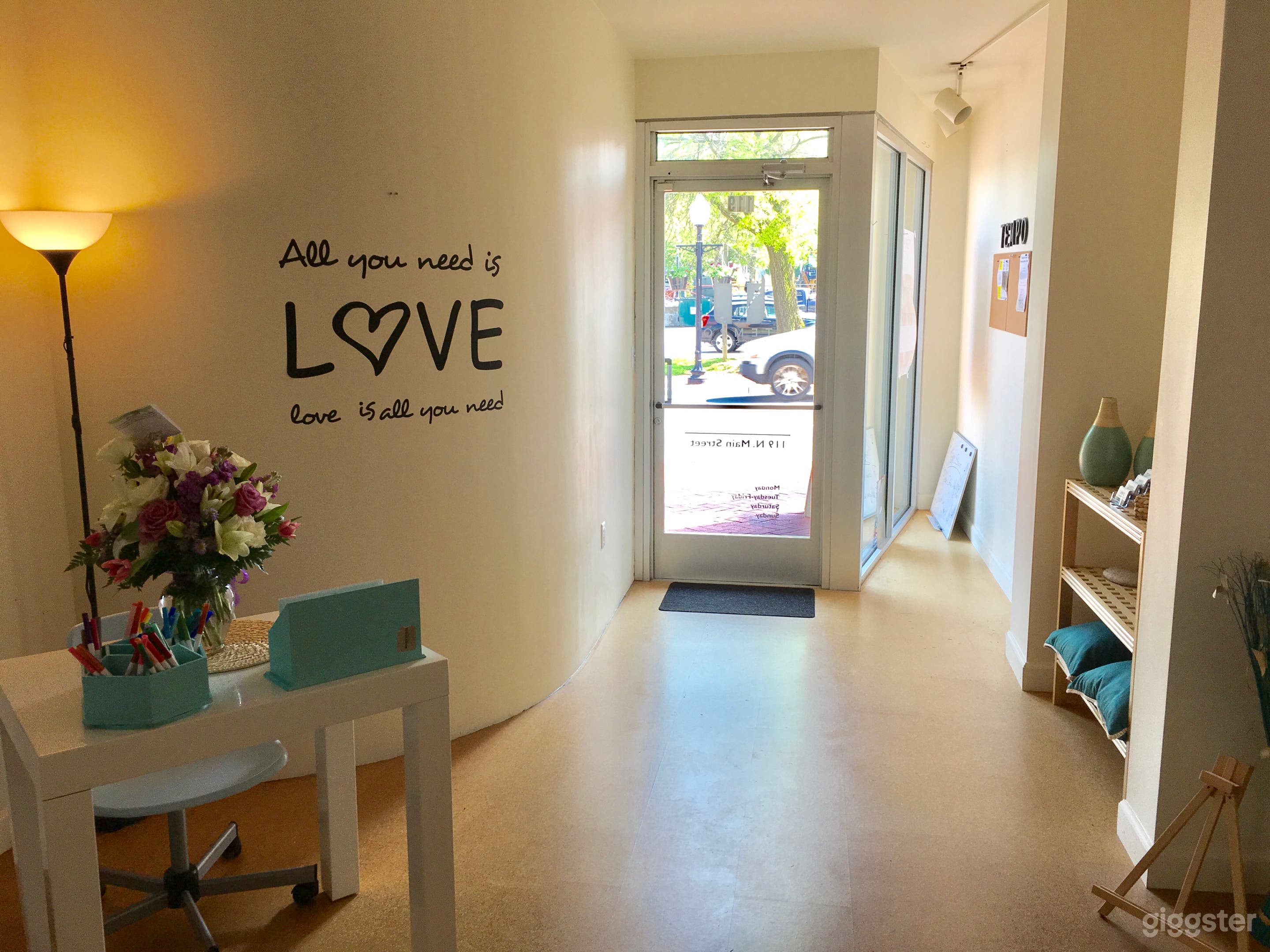 Unique Street Level Music Salon Photo 2