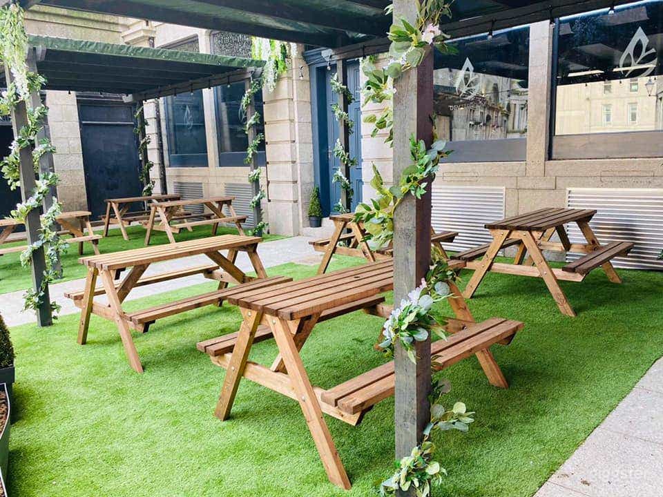 Cozy Beer Garden in Aberdeen Photo 2