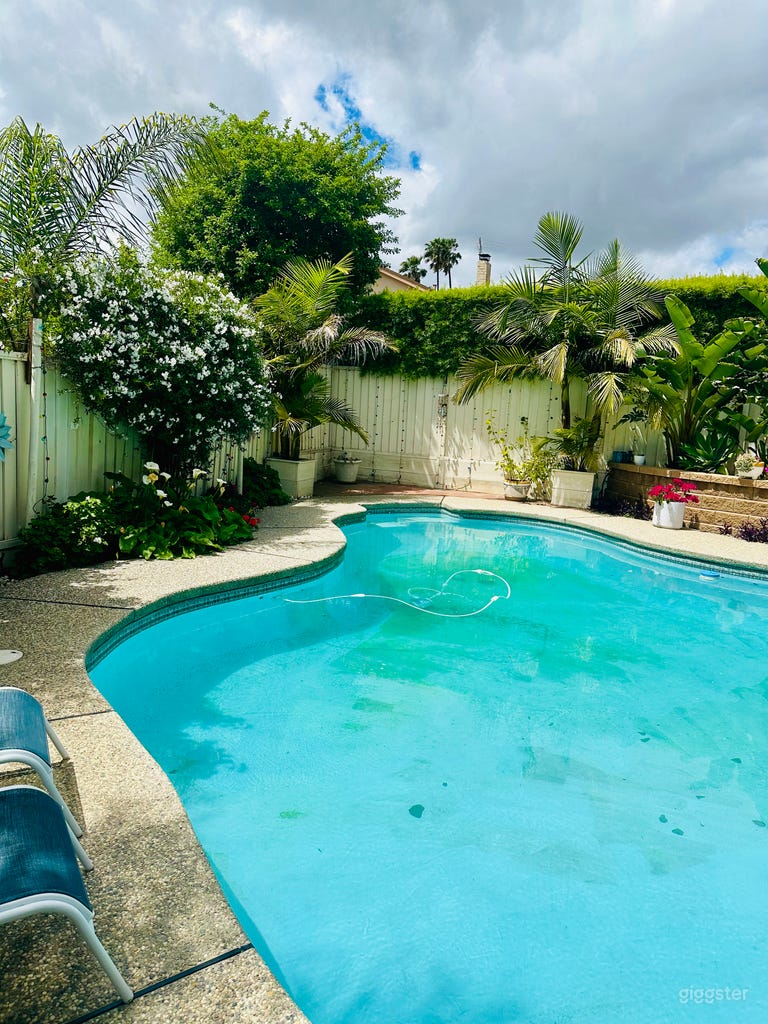  Backyard - Party,PhotoShoots,Small Private Events 