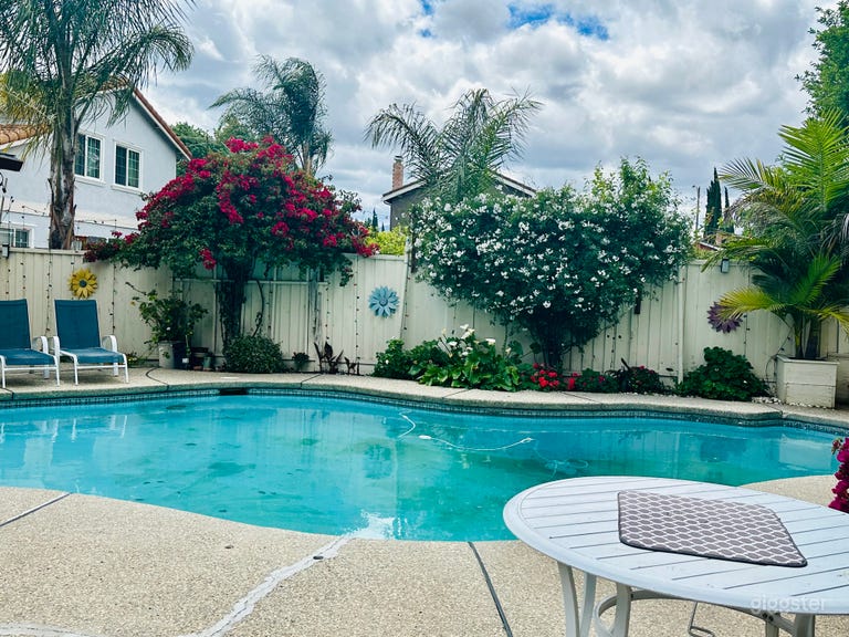  Backyard - Party,PhotoShoots,Small Private Events 