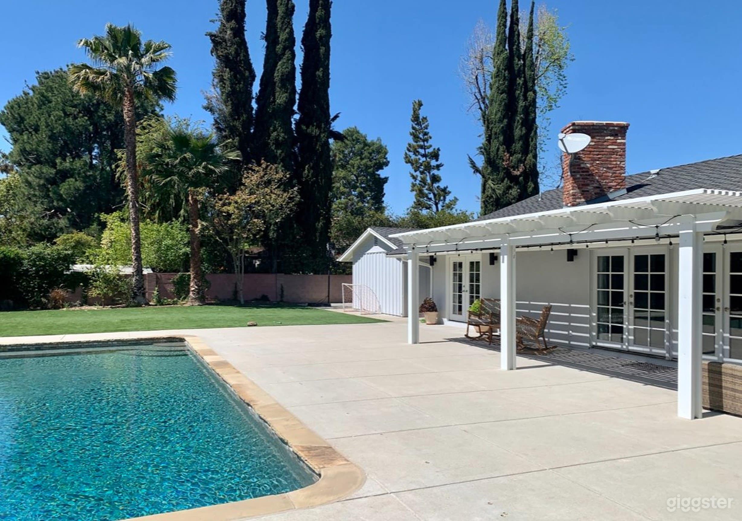 Outdoor Pool Gem for Film and Photoshoots Photo 1